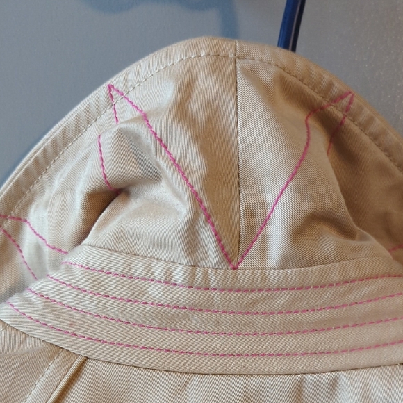 Classic Beige Trench Coat - Picture 4 of 8